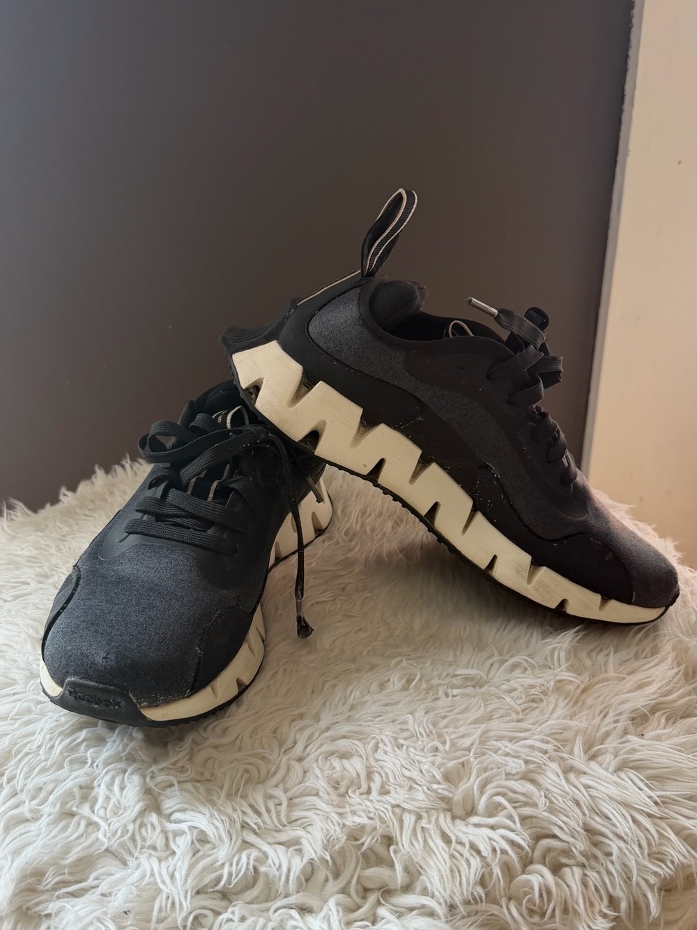 Women's Reebok Zig Dynamica trainers sneakers. Size 8